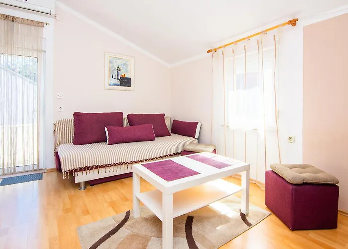 Milatovic Διαμέρισμα Vir